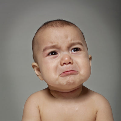 寶寶一直哭要人抱怎麼辦？7個超實用安撫技巧，新手爸媽必看！