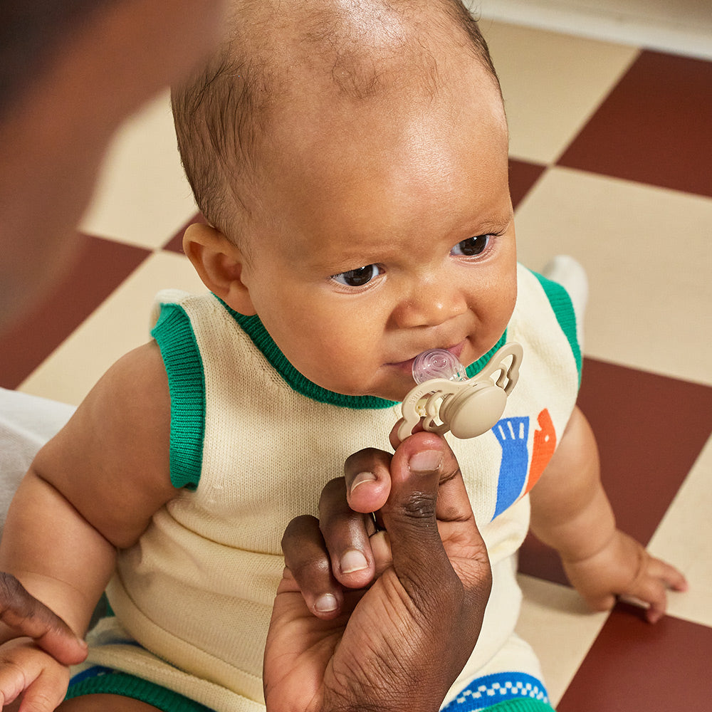 Supreme 雙扁型矽膠安撫奶嘴-香草/深咖啡(2入組)